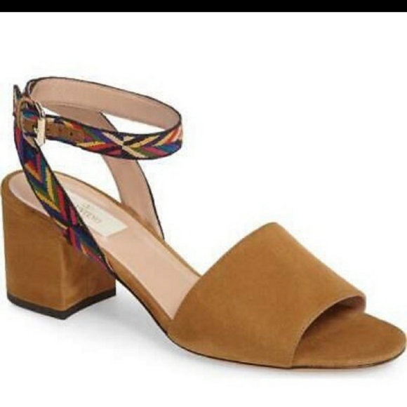 Valentino nice shoes its so nice and clean like new...Size 7 and color tan - Picture 8 of 11